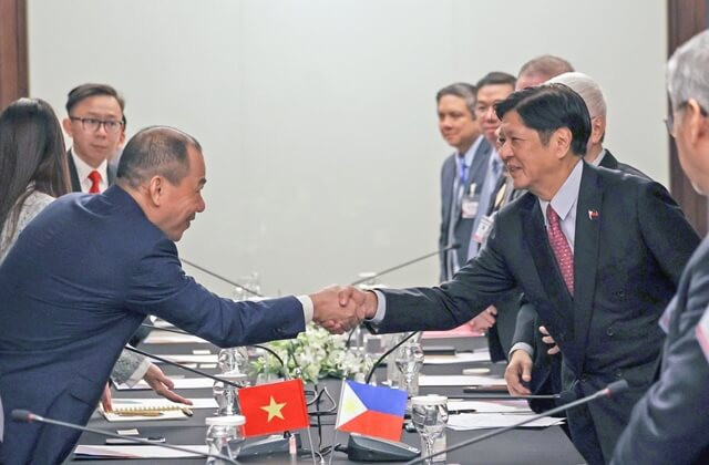 hai nha lanh dao da bat tay nhau