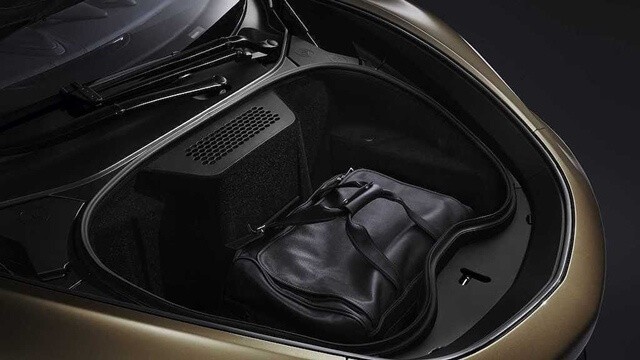 cop-truoc-xe-mclaren-gt