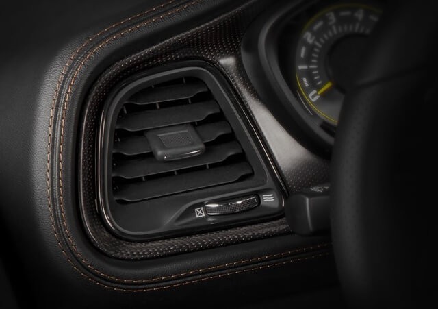 cua-gio-dieu-hoa-xe-dodge-challenger