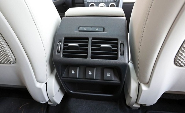 cua-gio-dieu-hoa-xe-jaguar-e-pace