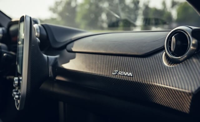 cua-gio-dieu-hoa-xe-mclaren-senna