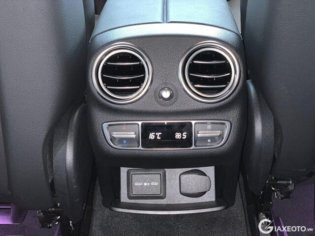 cua-gio-dieu-hoa-xe-mercedes-benz-e200-exclusive