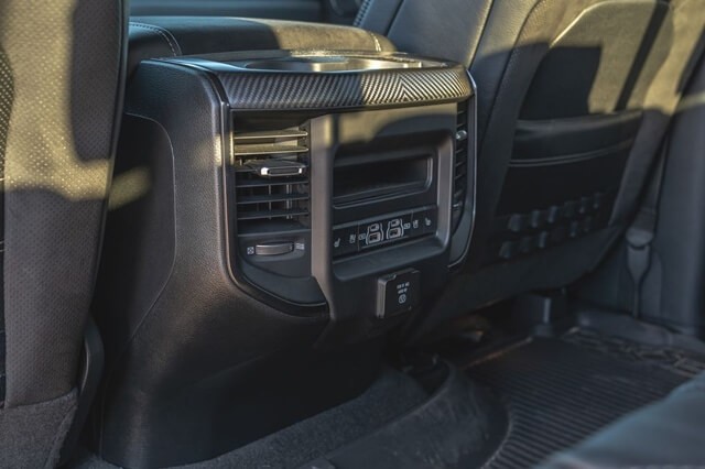 cua-gio-hang-ghe-sau-xe-ram-1500-trx