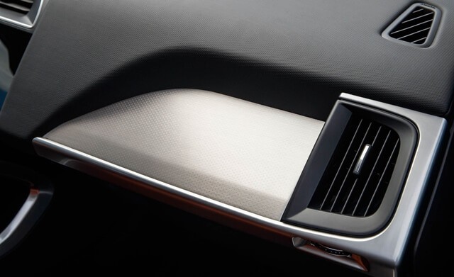 cua-gio-xe-jaguar-i-pace