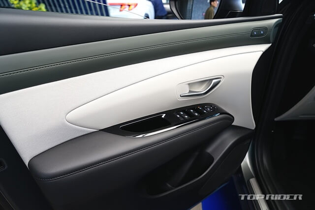 cua-lai-xe-hyundai-tucson-hybrid