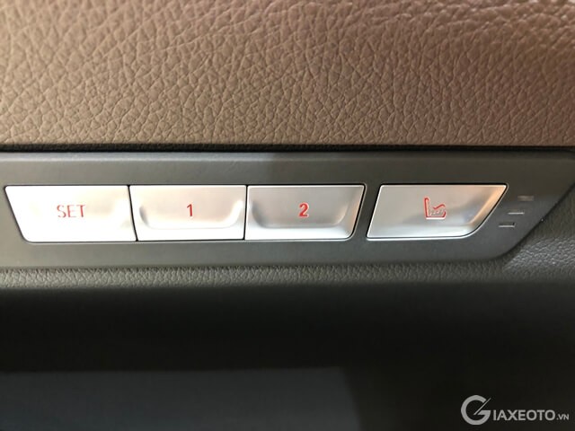 cua-so-troi-xe-bmw-730li