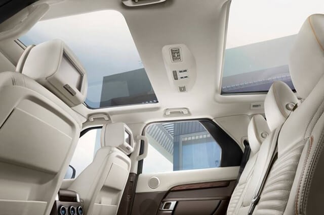 cua-so-troi-xe-land-rover-discovery