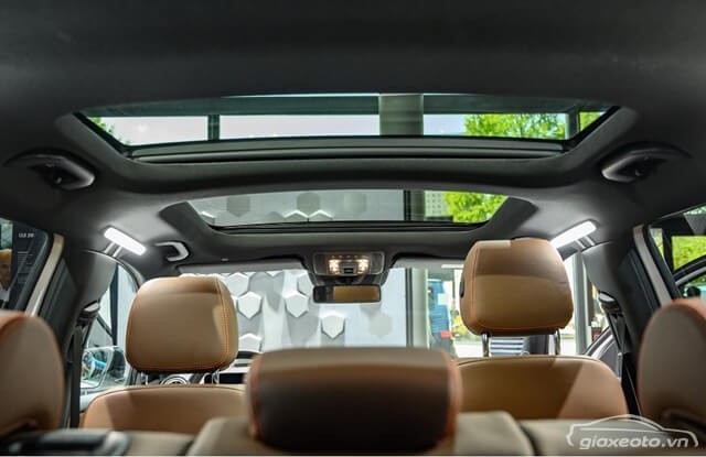 cua-so-troi-xe-mercedes-benz-glb-200