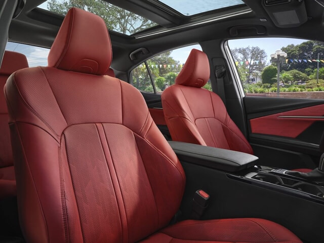 cua-so-troi-xe-toyota-camry-2025