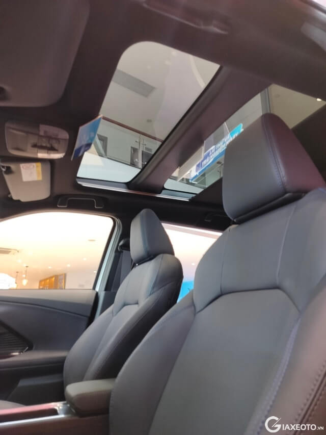 cua-so-troi-xe-toyota-yaris-cross-hybrid