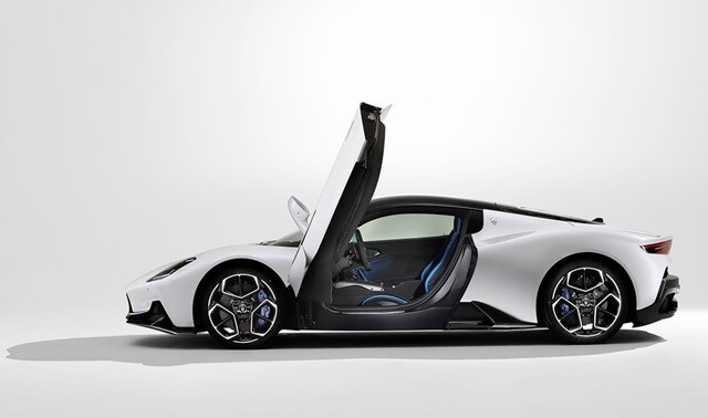 cua-xe-maserati-mc20