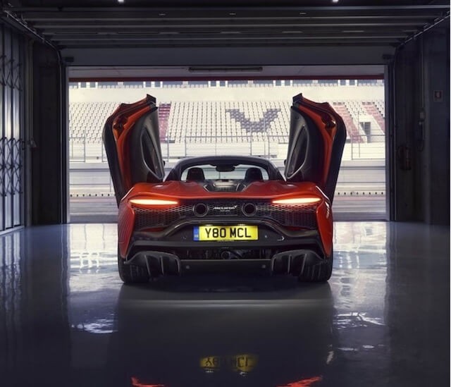 cua-xe-mclaren-artura