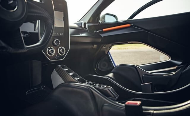 cua-xe-mclaren-senna