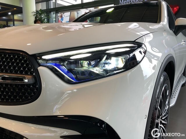 cum-den-truoc-mercedes-glc300-2024