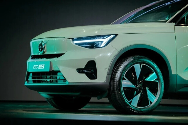 cum-den-truoc-volvo-ec40