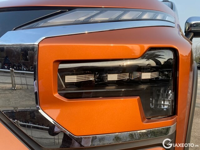 cụm đèn trước xpander cross 2024 mới