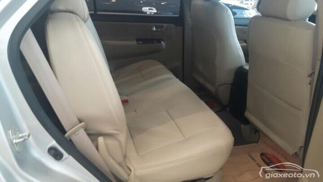 danh-gia-noi-that-toyota-fortuner-cu-mau-bac