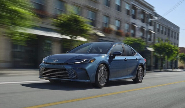 danh-gia-xe-toyota-camry-2025