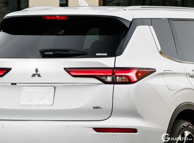 den-hau-Mitsubishi-Outlander-2024