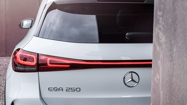 den-hau-xe-Mercedes-Benz-EQA-250