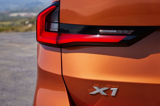 den-hau-xe-bmw-x1-the-he-thu-3