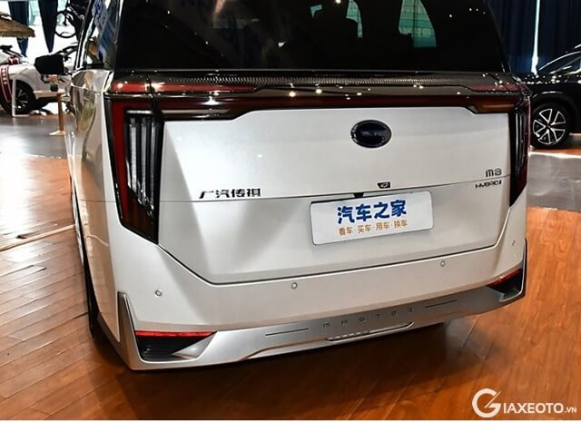 den-hau-xe-gac-m8-hybrid