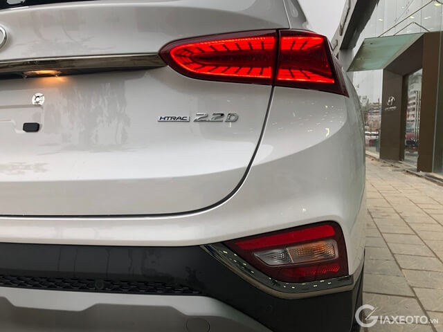 khoang-lai-xe-hyundai-santafe-the-he-moi