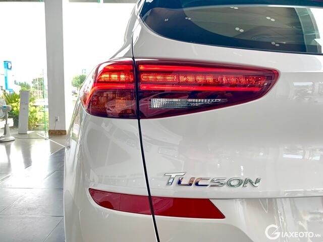 den-hau-xe-hyundai-tucson