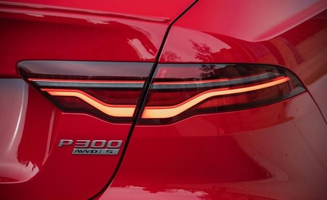 den-hau-xe-jaguar-xe