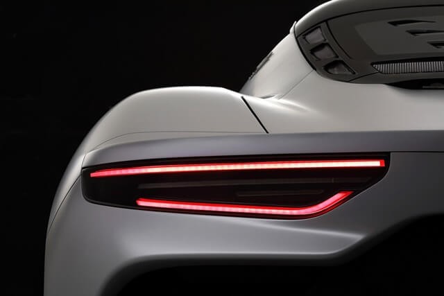 den-hau-xe-maserati-mc20