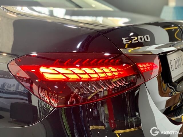 den-hau-xe-mercedes-e200