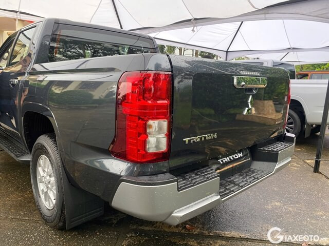 den-hau-xe-mitsubishi-triton-glx