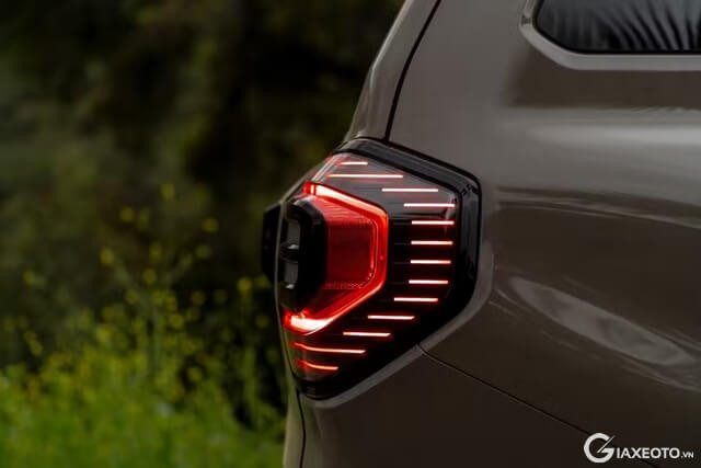 den-hau-xe-toyota-4runner-2025