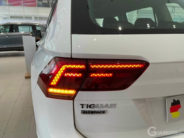 den-hau-xe-volkswagen-tiguan-elegance-2022