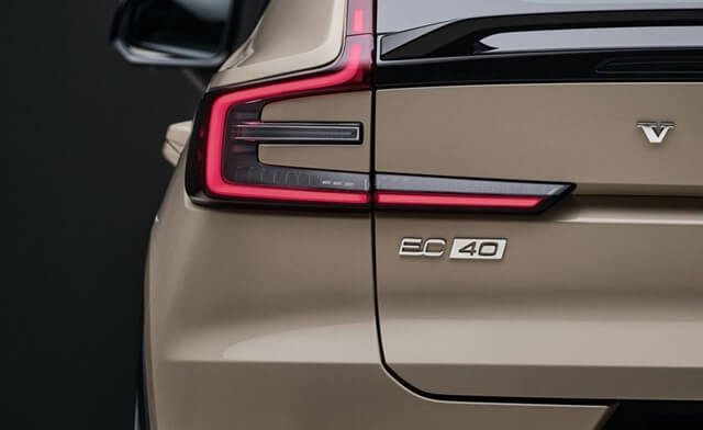 den-hau-xe-volvo-ec40