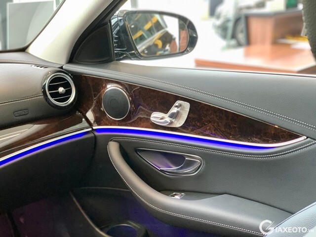 den-noi-that-xe-mercedes-benz-e200-exclusive