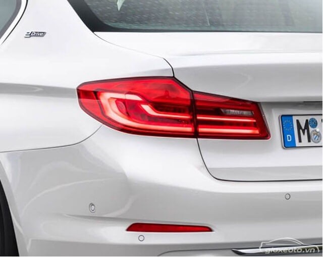 den-sau-xe-BMW-530e-plug-in-hybrid