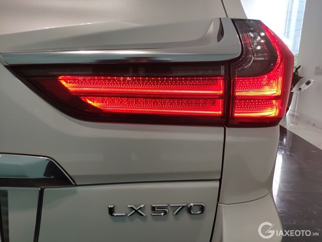 khoang-lai-xe-lexus-lx570