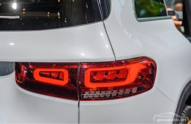 den-sau-xe-mercedes-benz-glb-200