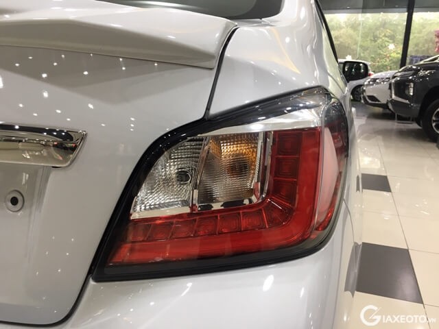 den-sau-xe-misubishi-attrage