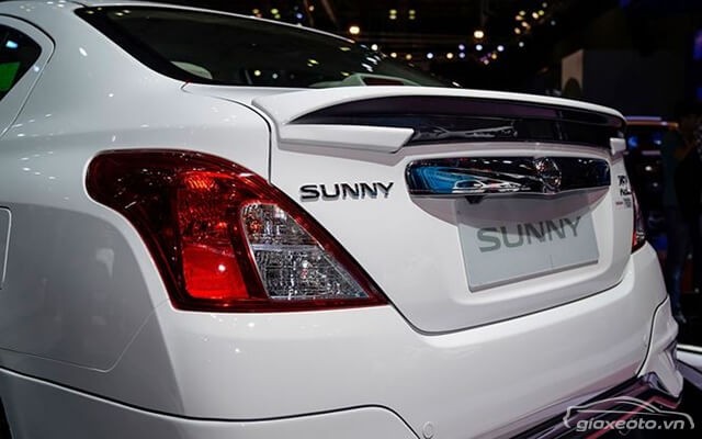 den-sau-xe-nissan-sunny