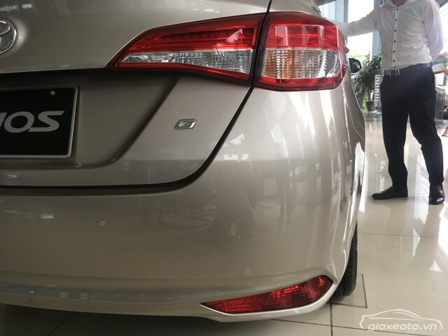 den-sau-xe-toyota-vios