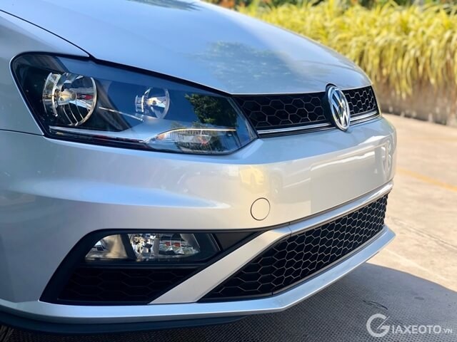 den-truoc-volkswagen-polo