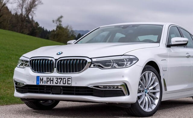 den-truoc-xe-BMW-530e-plug-in-hybrid