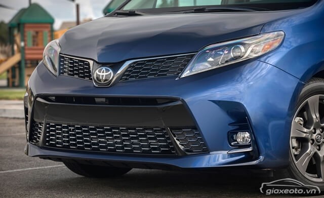 den-truoc-xe-Toyota-Sienna
