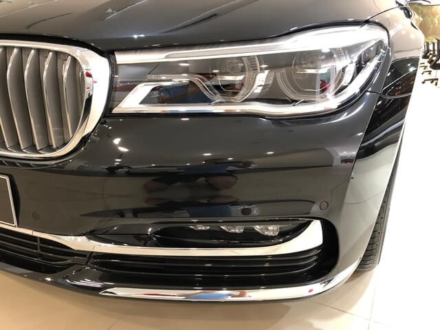 den-truoc-xe-bmw-730li