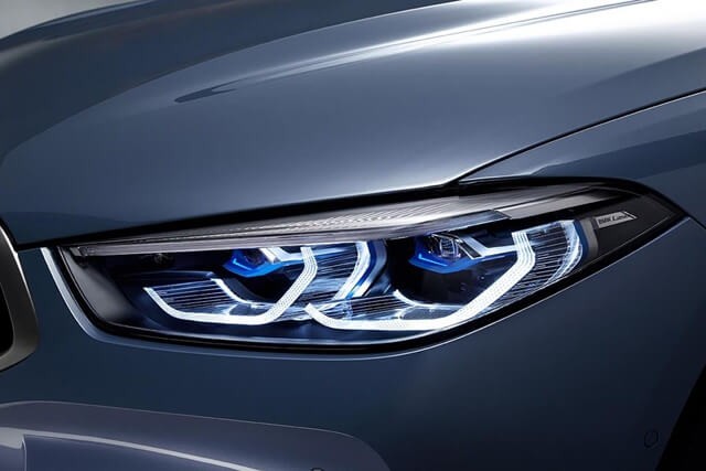 den-truoc-xe-bmw-8-series-coupe
