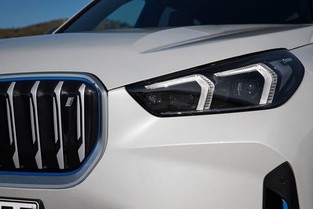 den-truoc-xe-bmw-x1-the-he-3
