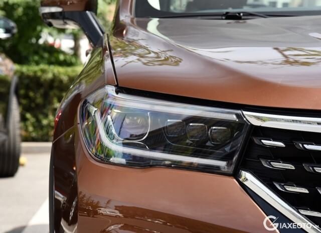 den-truoc-xe-brilliance-v7