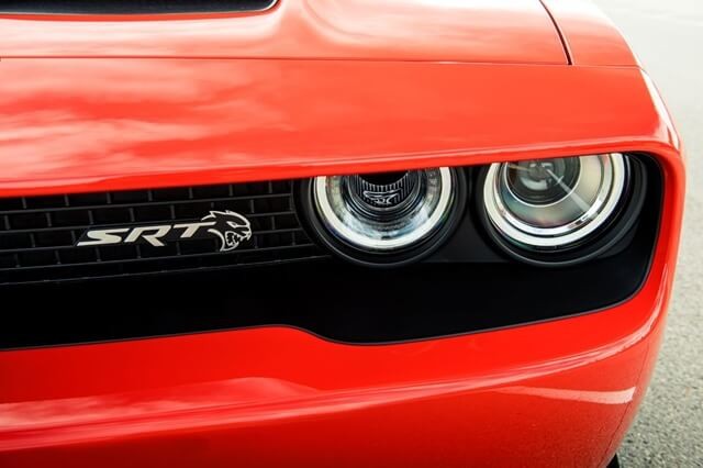 den-truoc-xe-dodge-challenger-srt-hellcat